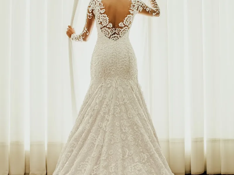 Robe de mariée en dentelle vue de dos